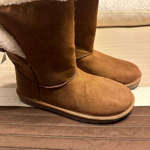 NWT Arizona boots! Never been worn! - Picture 2 of 6